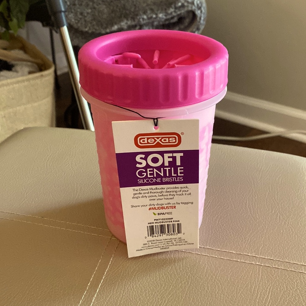 NWT Dexas MudBuster for Pups, Sz. M. Pink. Soft Silicone Bristles.